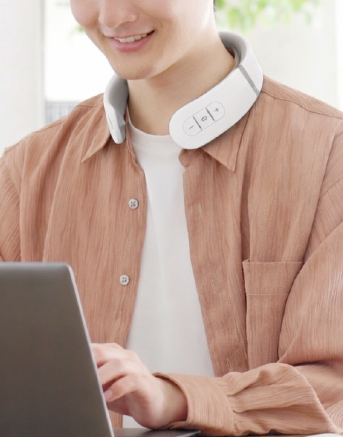 Staff’s LOVE ITEM｜歯を磨きながら、頑張らない首元ケア。スタッフが惚れたEMS HEAT NECKの魅力