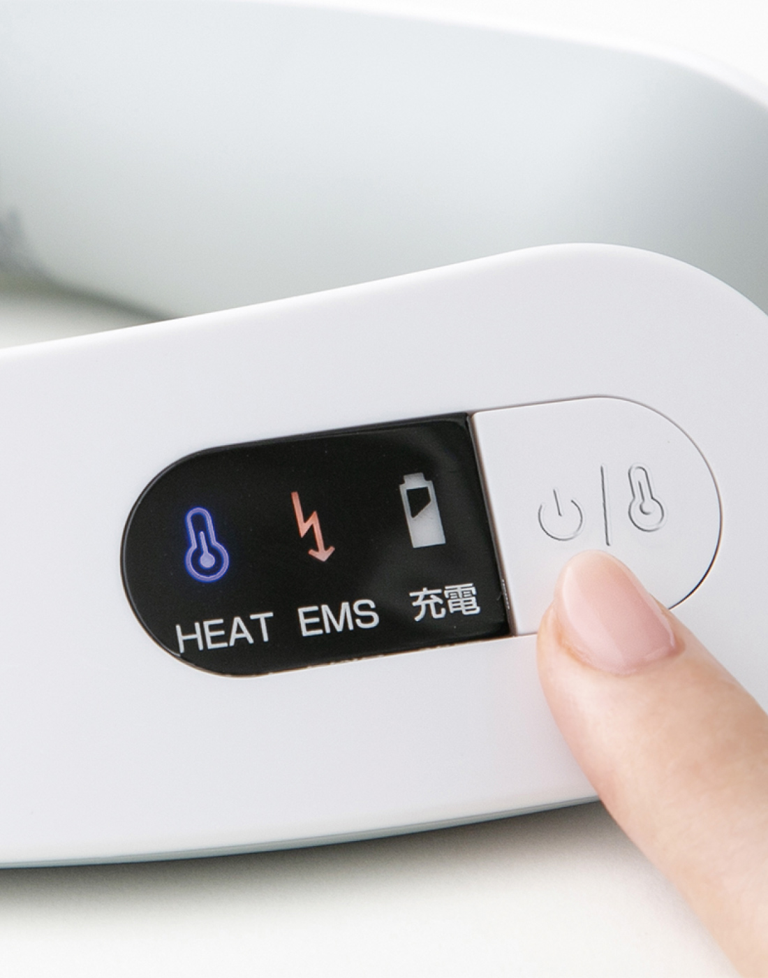 Staff’s LOVE ITEM｜歯を磨きながら、頑張らない首元ケア。スタッフが惚れたEMS HEAT NECKの魅力