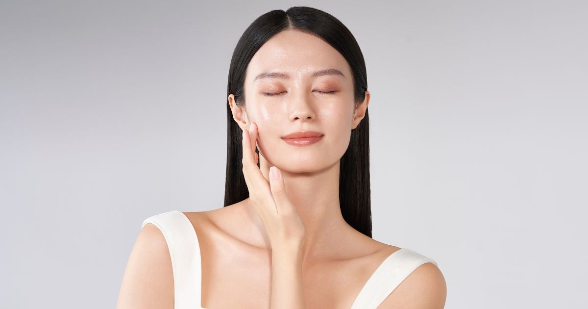 顔のむくみ原因と対策とは？スッキリとした印象の小顔を目指す方法｜MYTREX SHAPE POINTER(マイトレックス シェイプポインター)