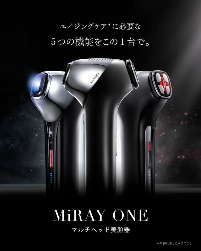 美顔器3台分の機能をすべて搭載した、
次世代オールインワン美顔器『MiRAY ONE』  ・フォト美容（DPL/NIR）・ディープEMS・イオン導入＆導出 の5つの機能で、肌へ総合的にアプローチします。  今回は、＜透明感×ハリ×うるおい＞を作る
おすすめの使い方をご紹介。  ーDaily Careー
STEP１：【DPL】モードで、メラニンが溜まった「角質くすみ」にアプローチ
STEP２：【イオンモイスチャー（導入）】モードでうるおいを届ける※シートマスク使用
STEP３：お持ちの美容液、クリームでしっかり保湿  モード切替時もアタッチメント不要。
シンプル操作ですぐに自分に合ったケアが始められます。  5つの機能を組み合わせて、ワンランク上の美容ケアを。
__________________________
MYTREX MiRAY ONE
マイトレックス ミライ ワン
¥79,860(税込)
__________________________  ▶︎ 詳細はプロフィールのリンクから
→@mytrex.official
・
・
#mytrex #マイトレックス #마이트렉스
#美顔器 #フォト美容
#光フォト #リフトケア #イオン美顔器
#スキンケア #エイジングケア #ブライトニングケア
#美容 #美容機器 #美容家電