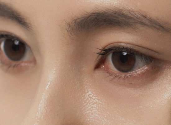 目元アタッチメントを使用した様子